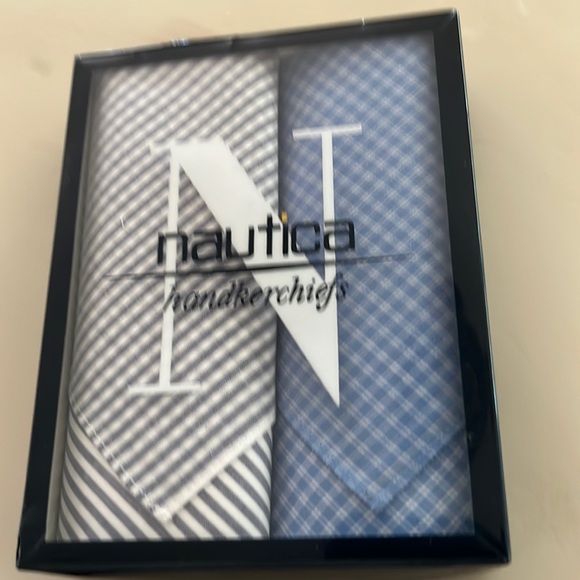 Two nice packaged handkerchiefs - Picture 1 of 2